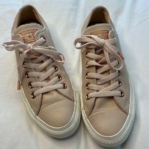 Women’s 7.5 pink leather converse all star low sneakers with rose gold metal